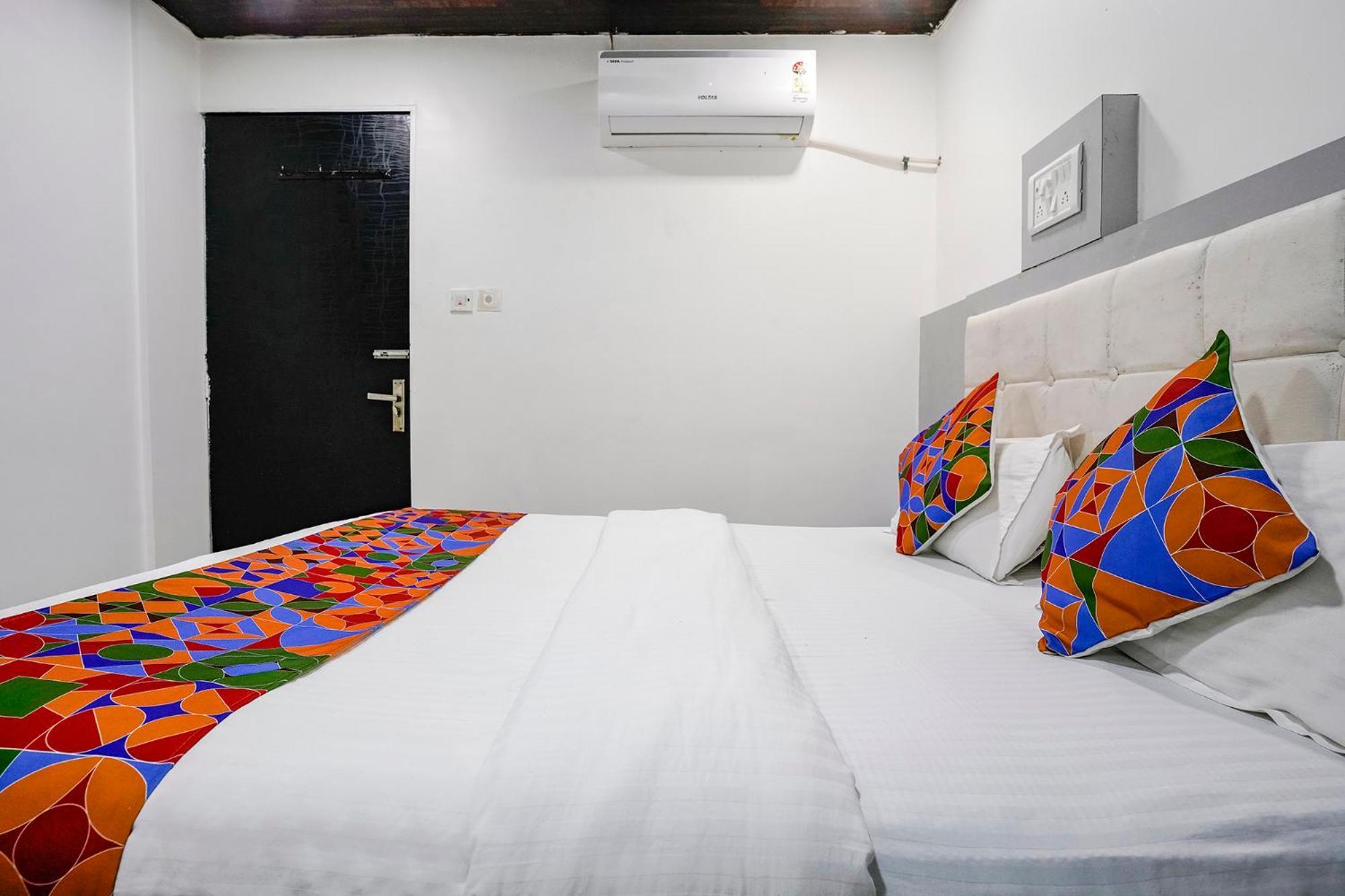 Fabexpress Park Residency - Nr International Airport होटल