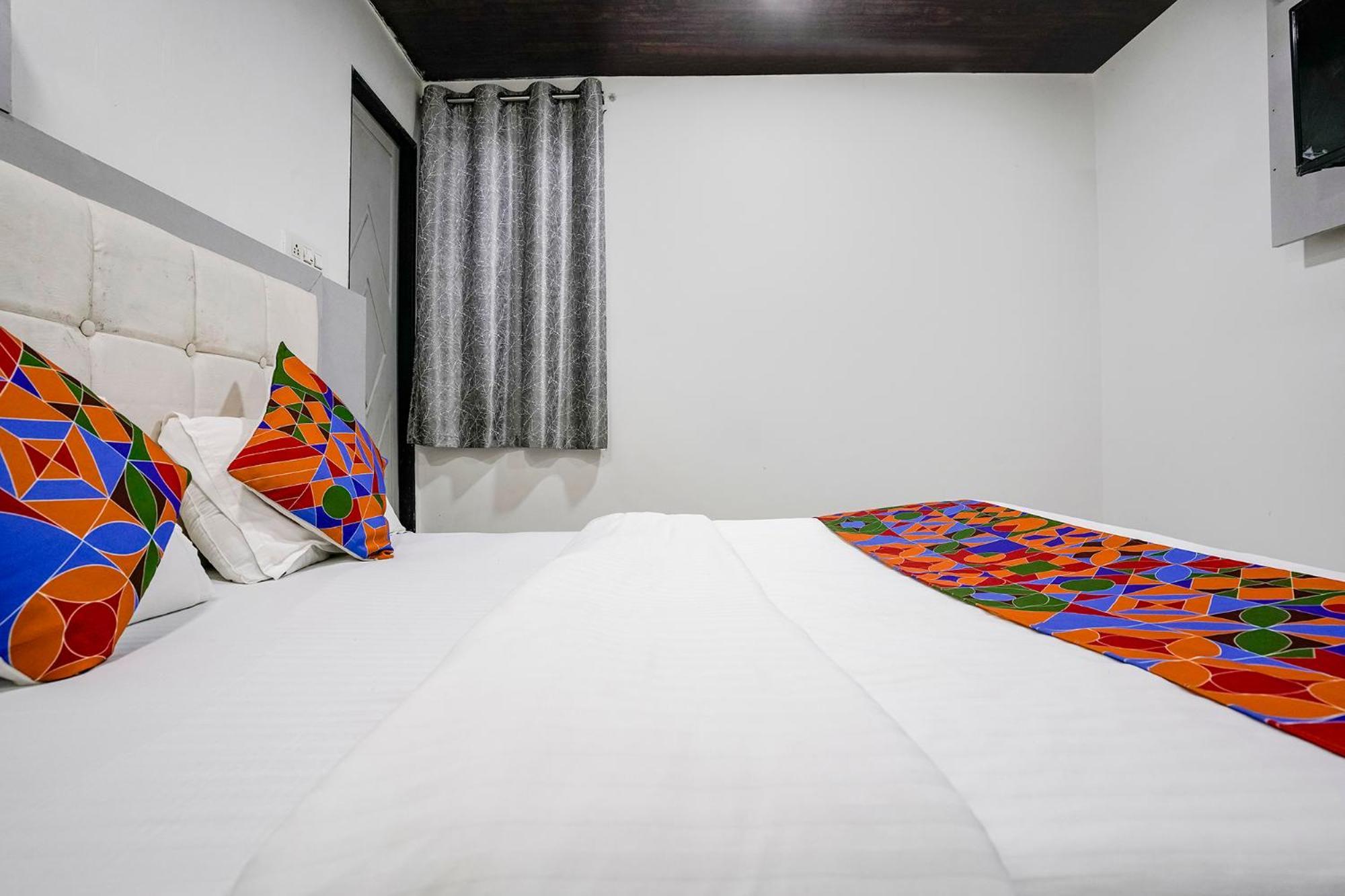 Fabexpress Park Residency - Nr International Airport होटल Mumbai