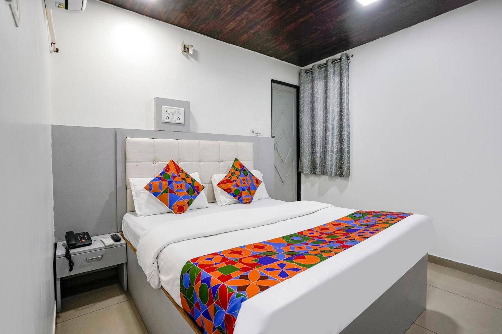 Fabexpress Park Residency - Nr International Airport होटल