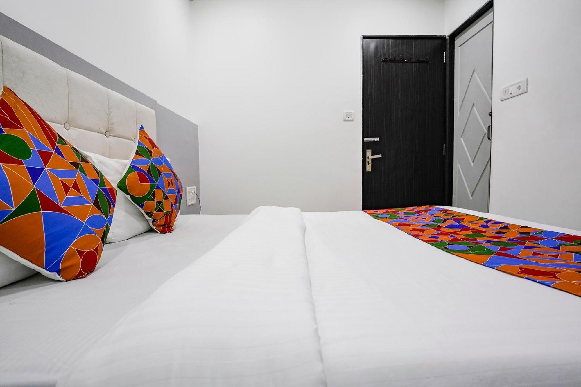 Fabexpress Park Residency - Nr International Airport होटल Mumbai