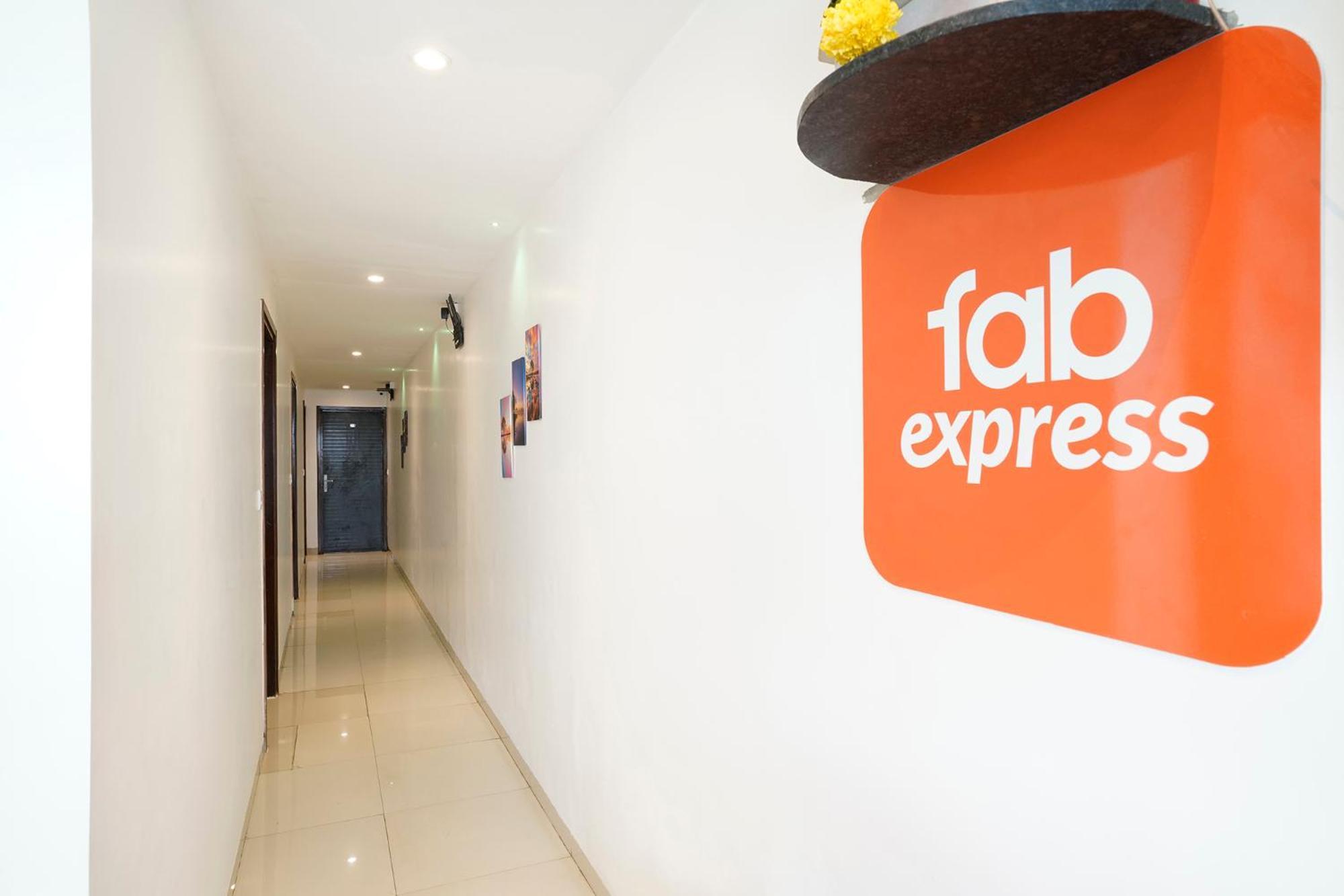 होटल Fabexpress Park Residency - Nr International Airport 3*