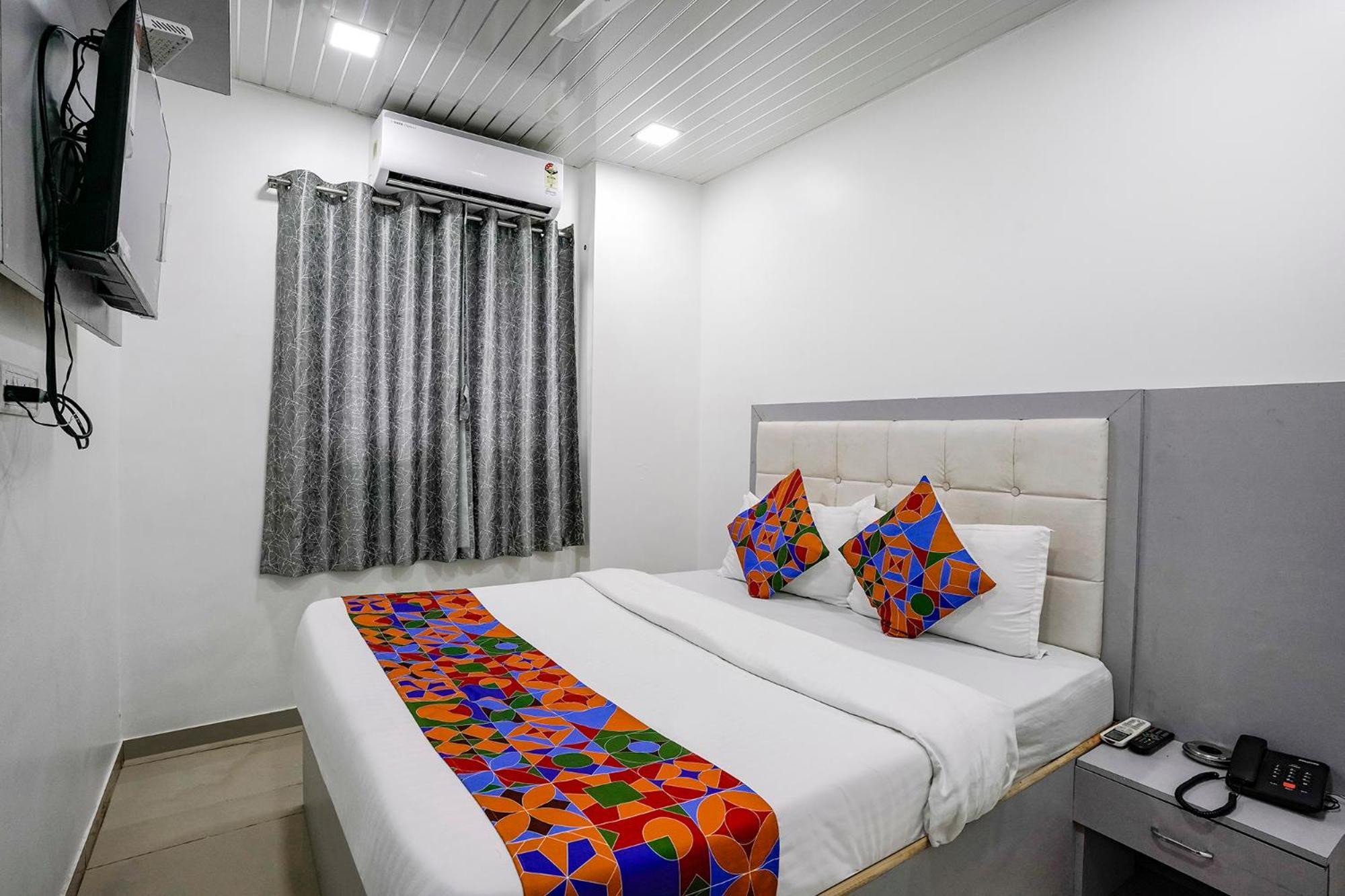 होटल Fabexpress Park Residency - Nr International Airport 3*